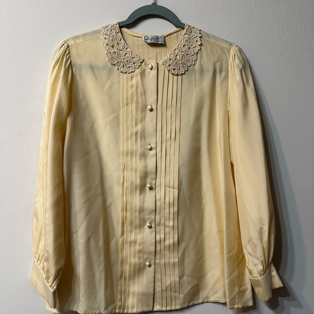 Vintage Suzy B Yellow Blouse Lace Collar Pleated Front Button